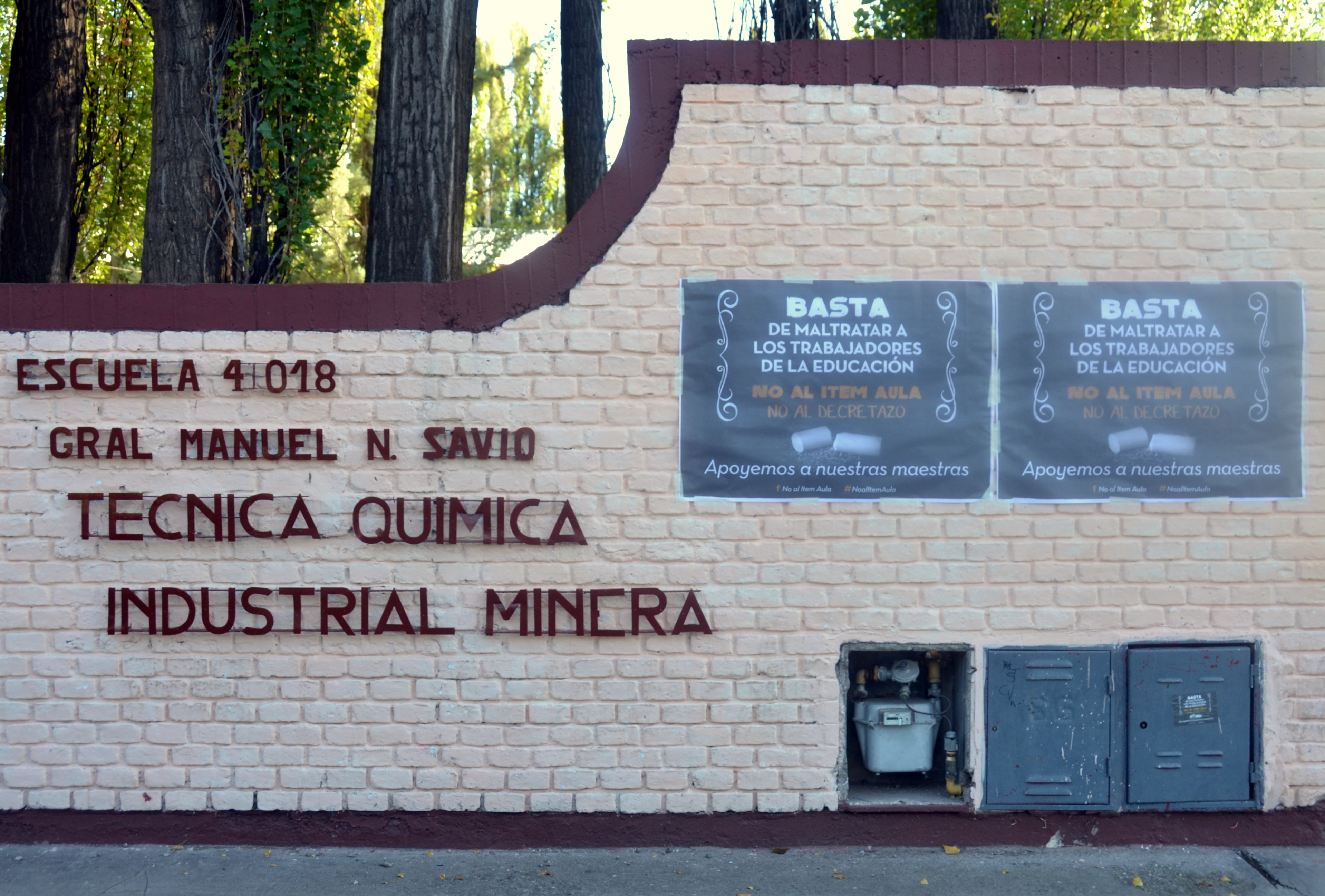 reclamo de docentes en escuela minera (2)